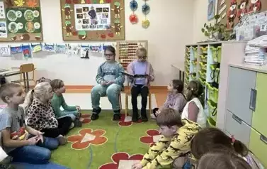 Starsi czytają młodszym (9)
