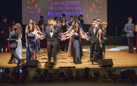 Absolwenci (20)