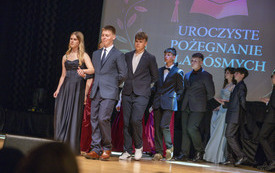 Absolwenci (19)