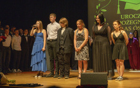 Absolwenci (8)