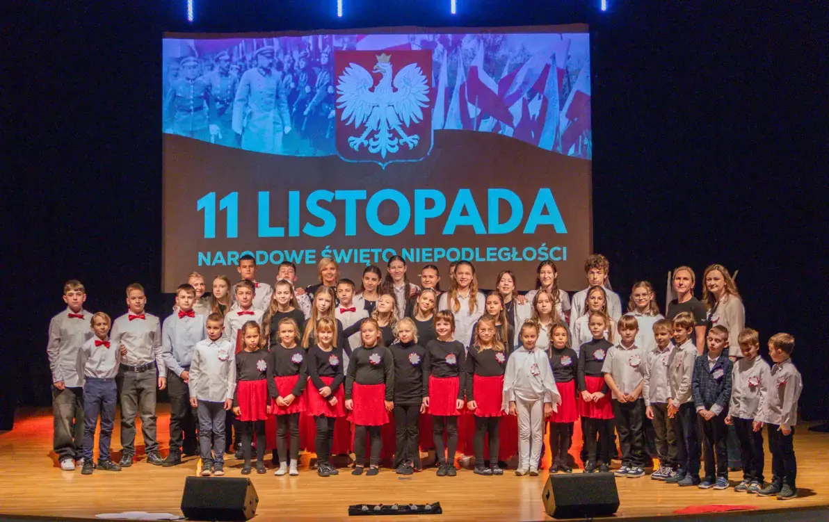 Zdjęcie do Akademia z okazji Święta Niepodległości w wykonaniu uczni&oacute;w Naszej Szkoły