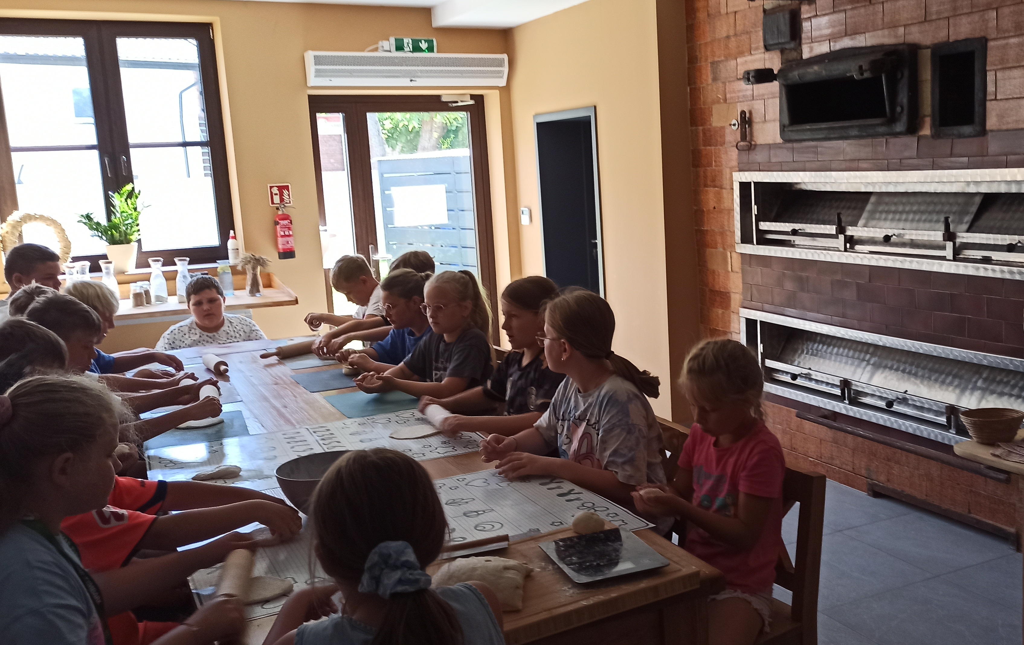 Zdjęcie do Klasa III a na warsztatach piekarniczych